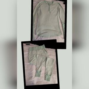Dakine Women's Green Thermal Set